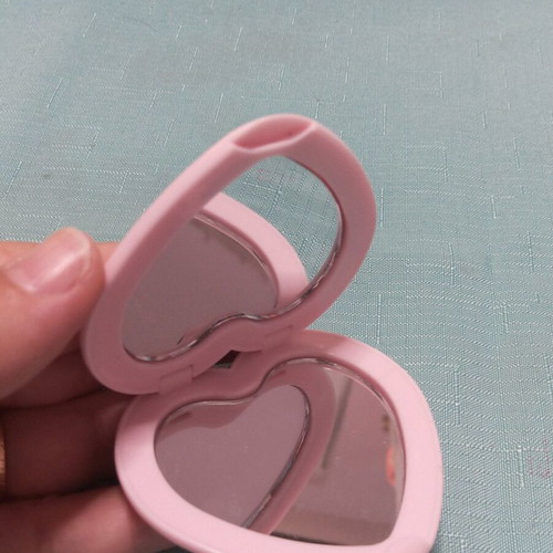 Double heart-shaped pink bag mirror like new, plastic