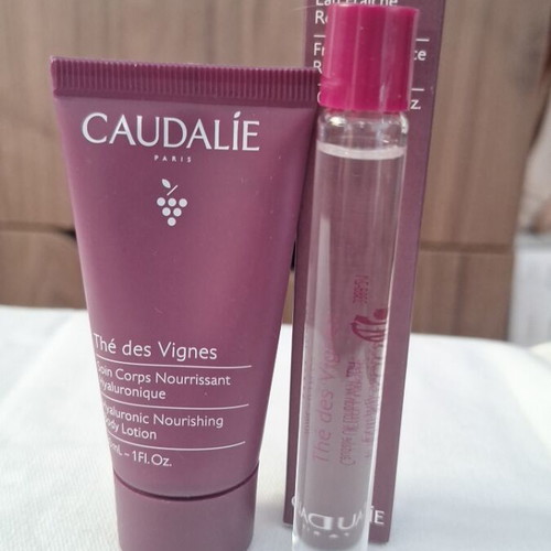 Caudalie Thé des Vignes gift set with body lotion and eau fresh roll-on