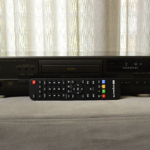 Technics SL-PG590 CD player like new with remote and optical output