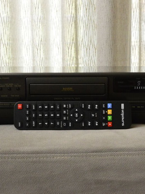Technics SL-PG590 CD player like new with remote and optical output