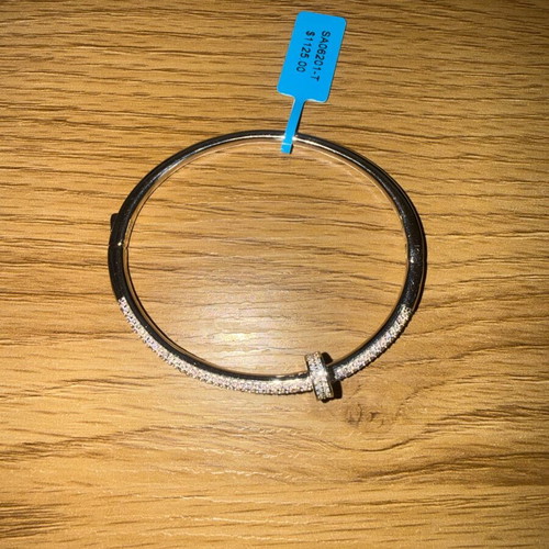 Silver bracelet with moissanite stones like new