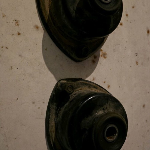 Suzuki Grand Vitara shock absorber mounts used, 2 pieces