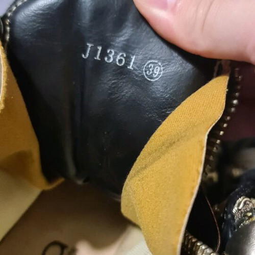 Sneakers with studs and gold details like new