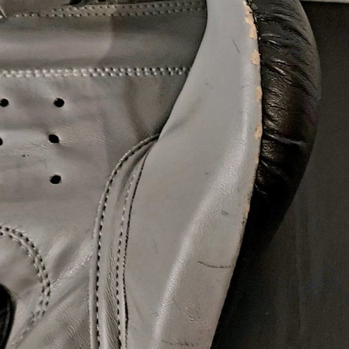 Reebok boxing gloves used, grey/black