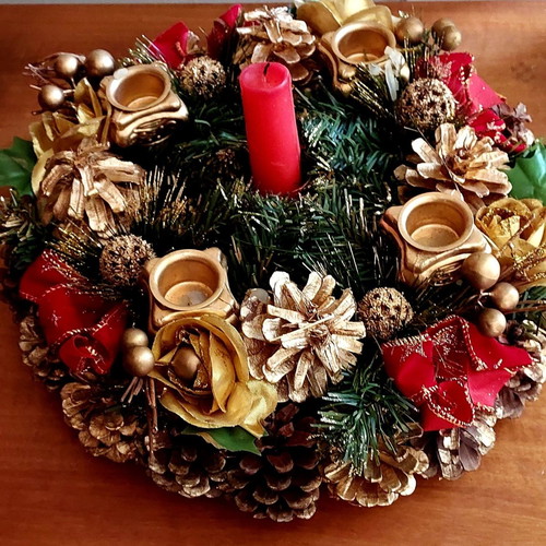 Christmas wreath like new with candles and decorative elements