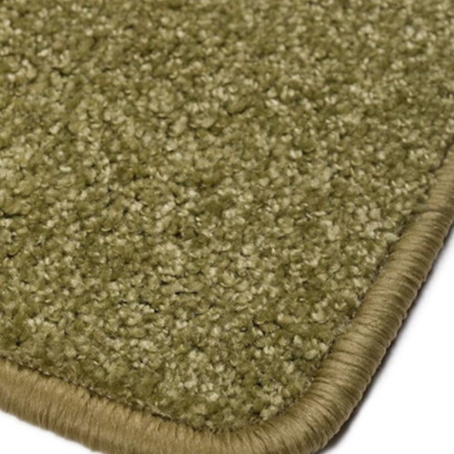 Green carpet like new with soft texture and extra mats included