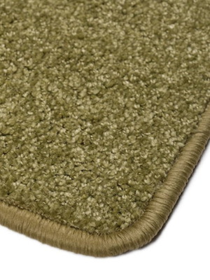 Green carpet like new with soft texture and extra mats included