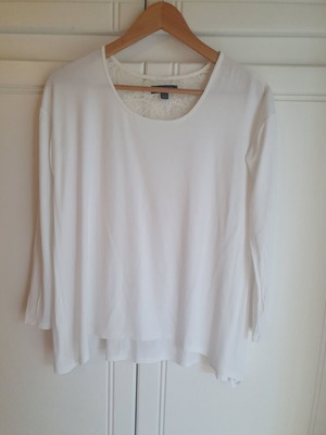 American Eagle blouse medium size, like new, soft cotton with lace back