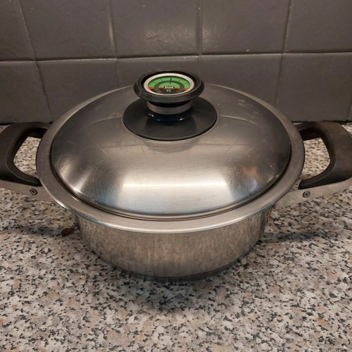 AMC Cooking Pot like new, dimensions 23×9 cm without lid