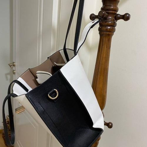 Handbag like new, black and white