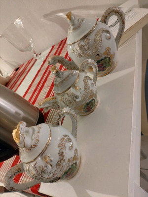 Porcelain teapot set like new