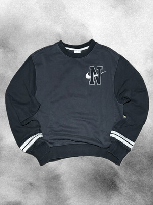 Nike sweatshirt black with embroidered logo, size M, like new