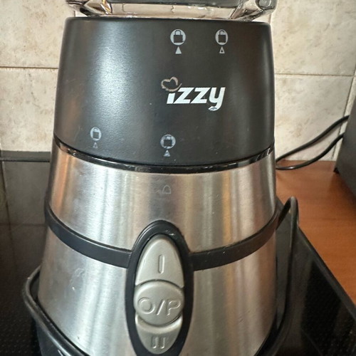 Izzy blender used with glass jug