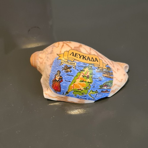 Souvenir shell magnet from Lefkada like new