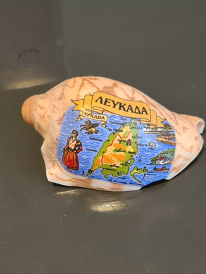 Souvenir shell magnet from Lefkada like new
