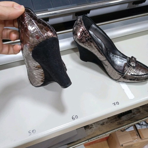 Byblos pumps used, size 37, black metallic color