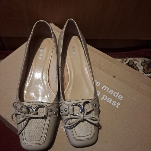 Dailies shoes new, beige leather heels size 36