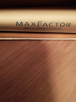 Max Factor powder brush unused