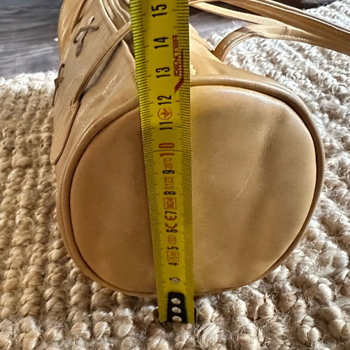 Vintage Vera Pelle leather barrel shoulder bag like new, beige