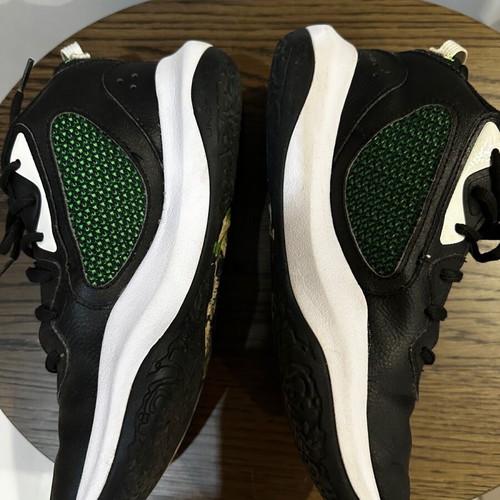 Under Armour men's black sneakers size 39