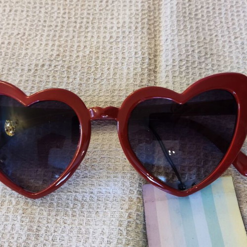 Solo-Solis NDL1861 sunglasses new, burgundy red heart-shaped UV400 lenses