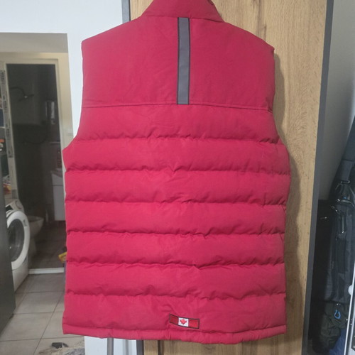 Zavetti Canada Oshawa vest size L new, red