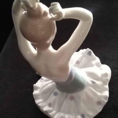 Porcelain new, flawless expressive figurine