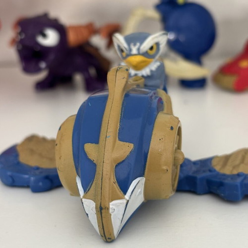 Skylanders toys lot like new, pack of 9 figures and vehicles