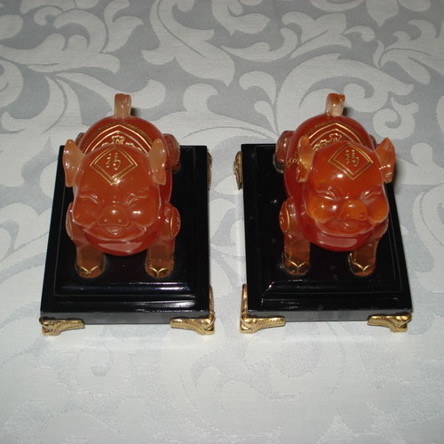 Vintage Feng Shui amber honey Murano-style pig figurines pair