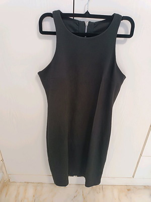 Mini black dress On Line like new, sleeveless with zipper
