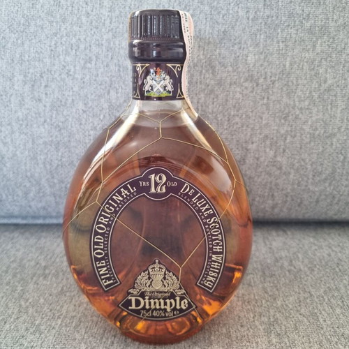 Dimple 12 Years Old De Luxe Scotch Whisky 75cl new, vintage collectible