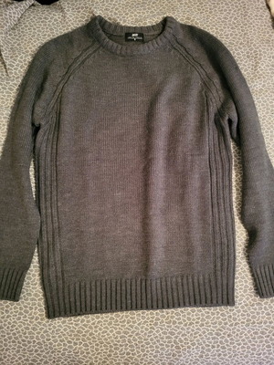 Insd wool sweater new, size S