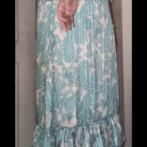 Women's skirt and top set like new, white and turquoise