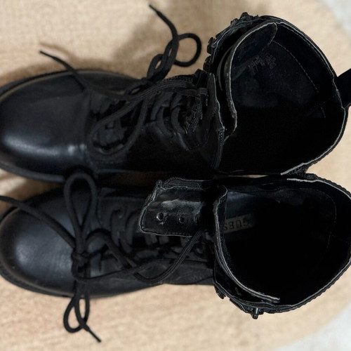 Guess black ankle boots used, size 39, with laces and platform
