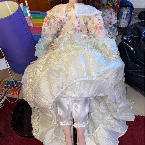 Porcelain doll large vintage like new