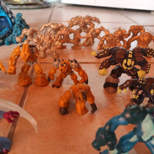 Gormiti collection used with figures and cards