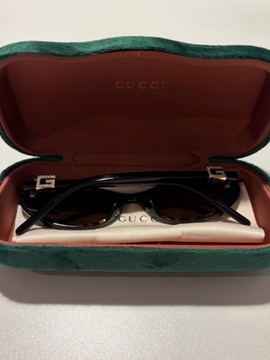 Gucci sunglasses tortoiseshell like new with monogram and studs