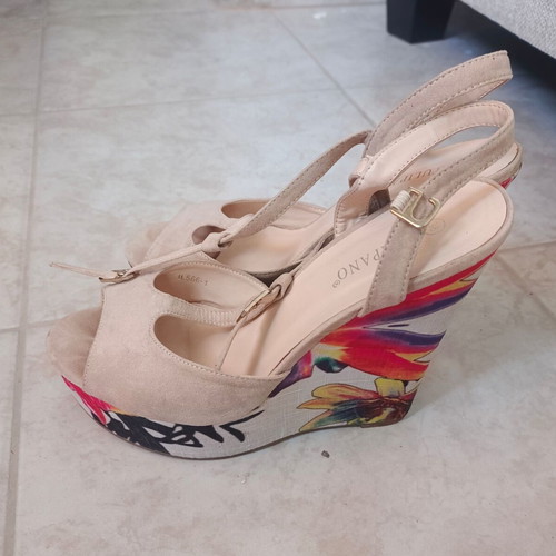 Floral platform sandals like new, size 38