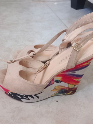 Floral platform sandals like new, size 38