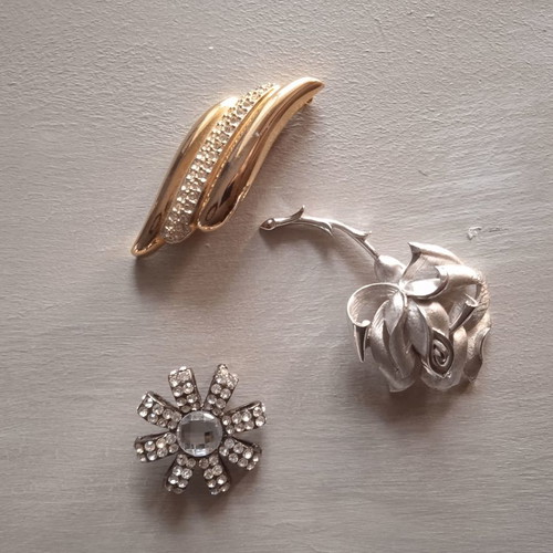 Lapel pins used, set of 3 pieces