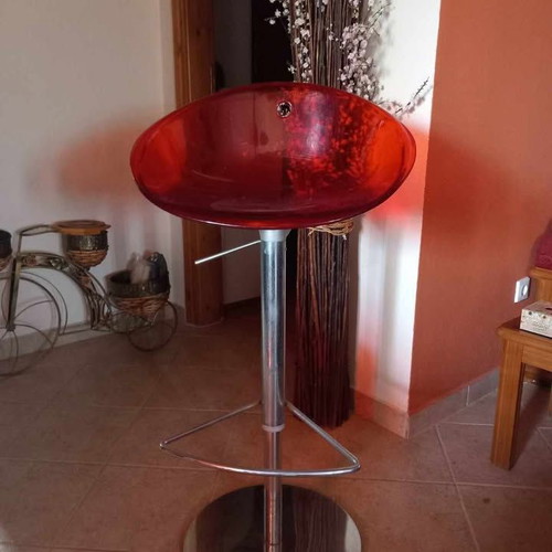 Hydraulic bar stools like new, pack of 7, red color