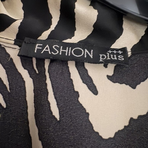 Fashion Plus asymmetric zebra print shirt new, oversized