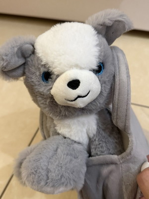 Dog-shaped bag like new