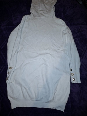 Oversized white knitted turtleneck with pearl cuffs like new