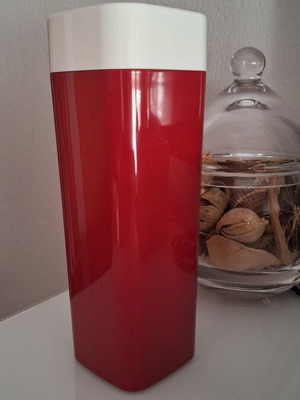 Tupperware container 840ml used with airtight silicone lid
