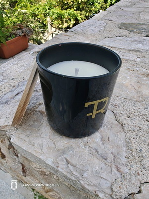 Scented candle with white chocolate vanilla aroma new