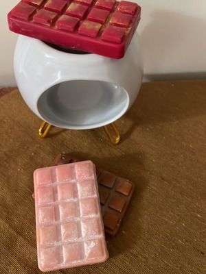 Waxmelts bars with burner, new, assorted scents
