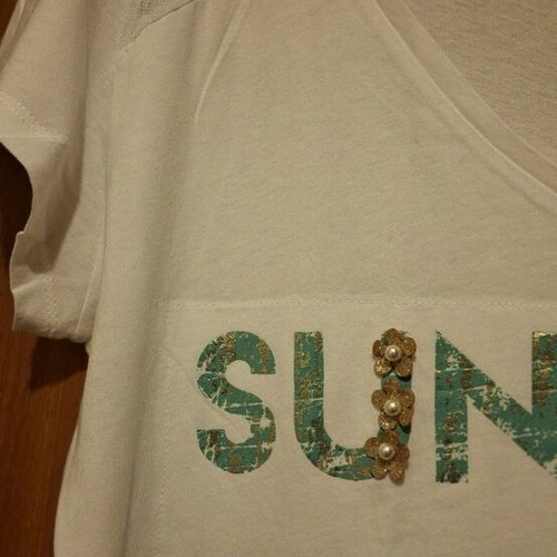 Lynne T-shirt like new, white with tulle and subtle print