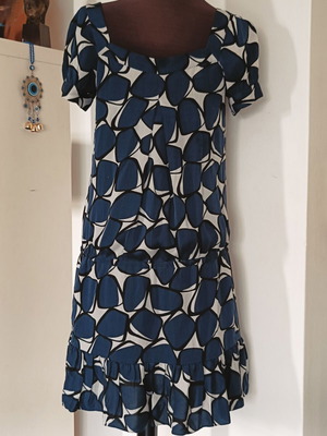 Diane von Fürstenberg silk dress like new, short sleeves, white and blue