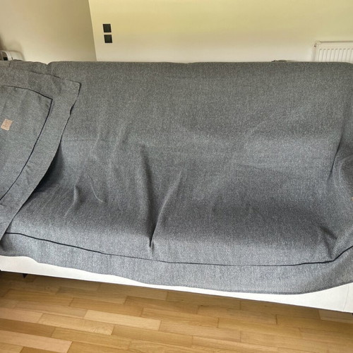 Set of 2 Guy Laroche sofa throws like new, winter